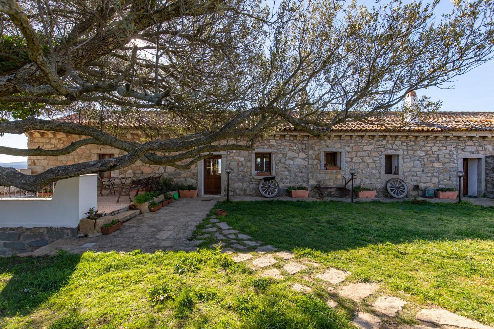 فيلا Cantina&Agriturismo Canu Luogosanto المظهر الخارجي الصورة